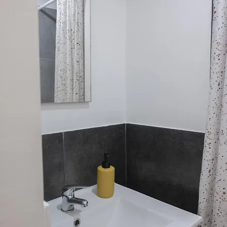 Appartamento Joli Chaleureux Dans Le Centre De